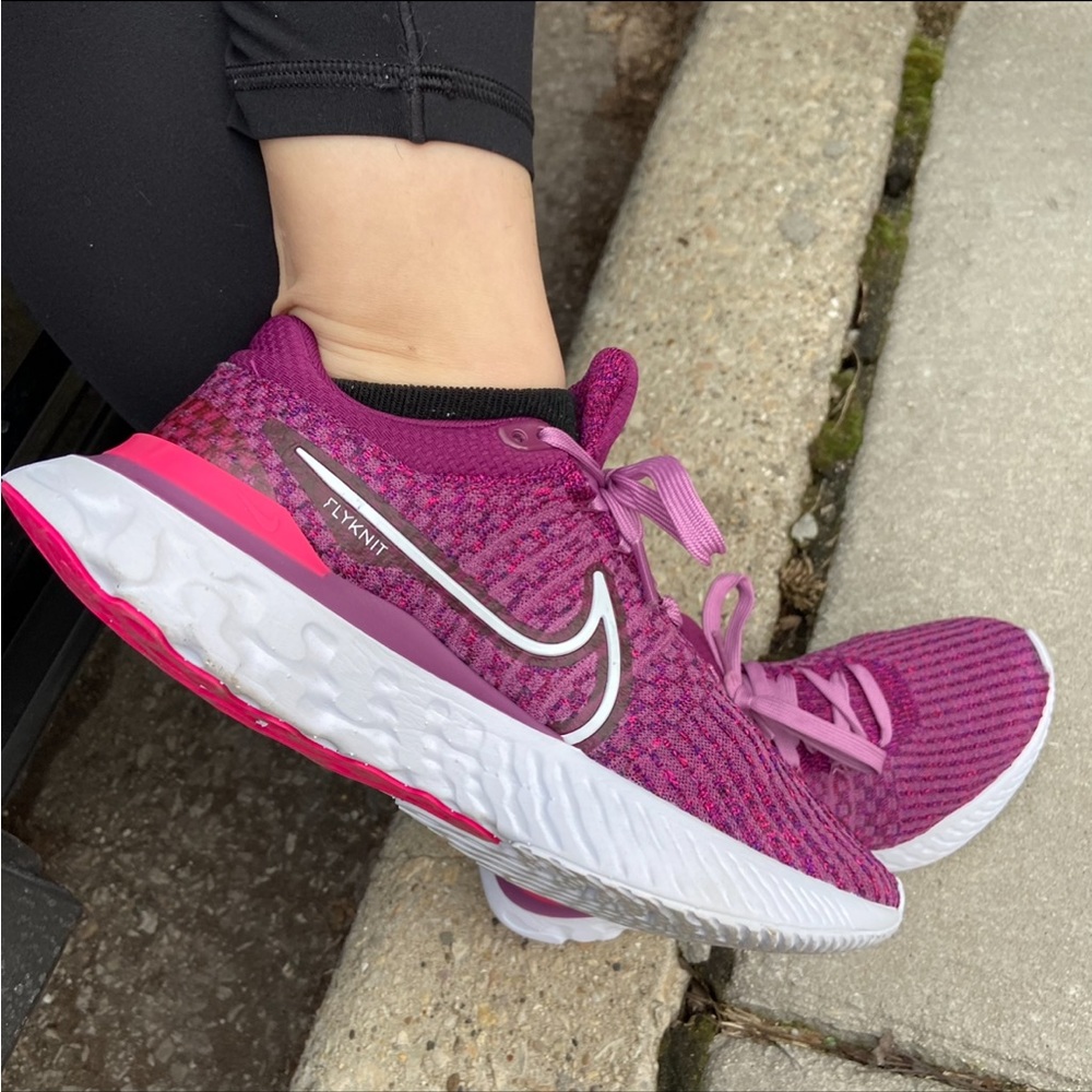New Nike flyKnit Running Shoes